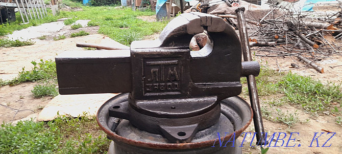 Selling vise in good condition  - photo 3