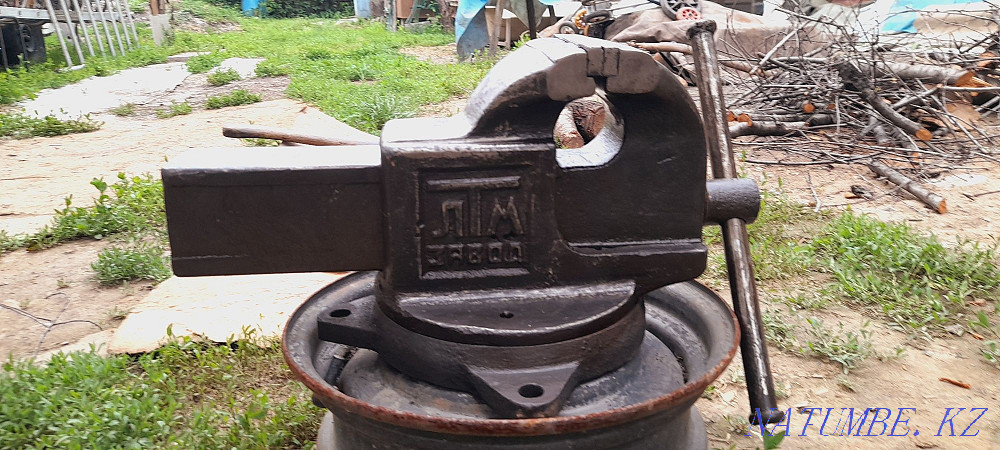 Selling vise in good condition  - photo 3