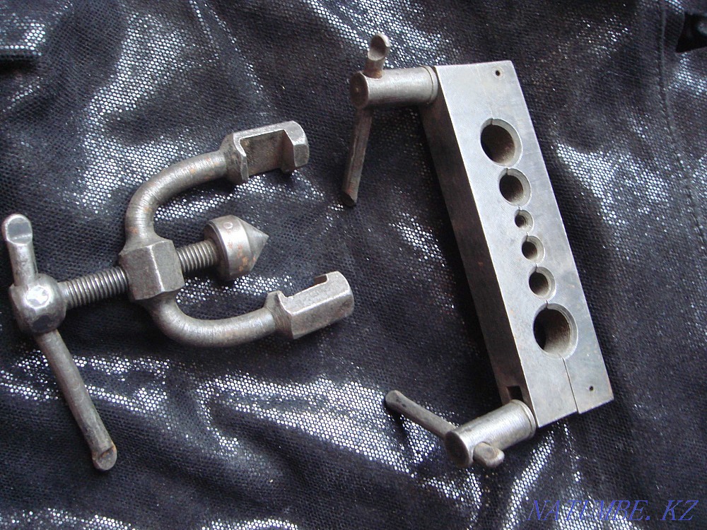 Valuable device Flaring machine made of black hardened steel Early USSR Almaty - photo 3