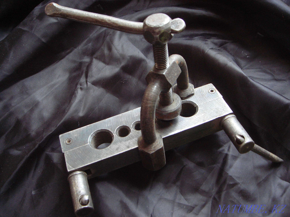 Valuable device Flaring machine made of black hardened steel Early USSR Almaty - photo 2