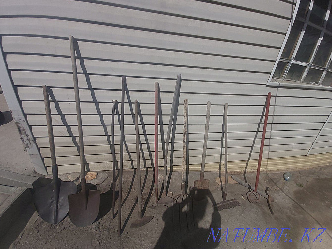Shovels, choppers, rakes, pitchforks, crowbars for 1000 tenge Kokshetau - photo 1