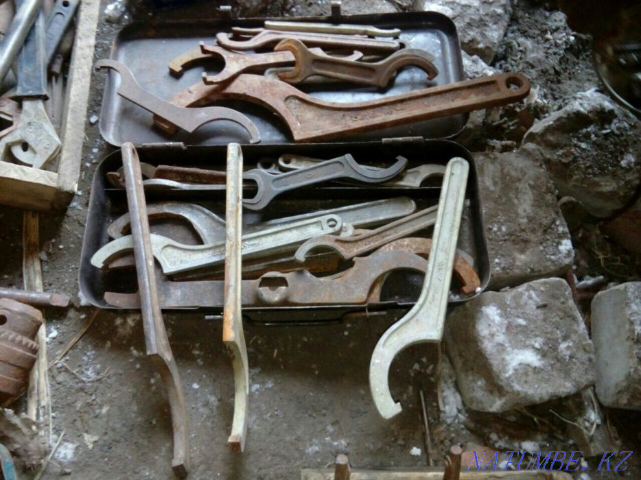 Ключь спеиальный полумесяц. Костанай - изображение 1