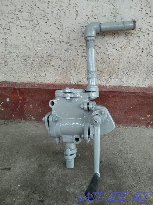 Насос ручной для перекачки жидкости.  - изображение 1