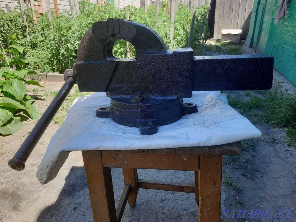 Продам тиски большие слесарные Семей - изображение 2