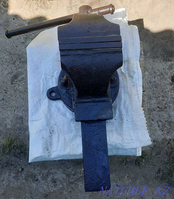 Продам тиски большие слесарные Семей - изображение 3