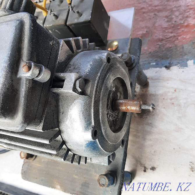 electric motor  - photo 8