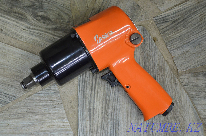 Pneumatic impact wrench 1/2