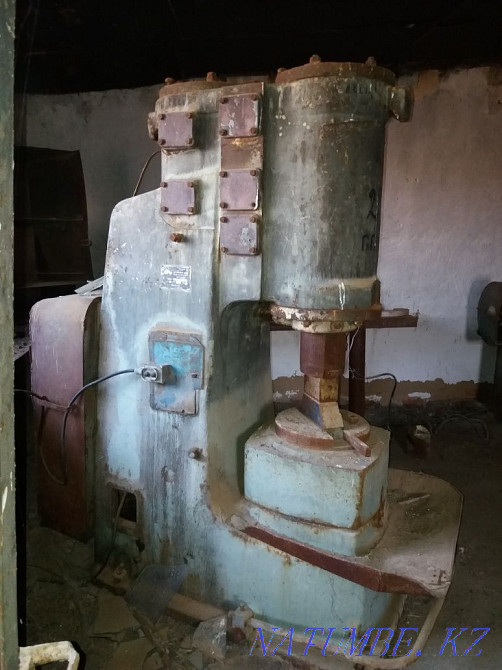 Пневмомолот с кузнечным горном 1,5 млн  - изображение 1