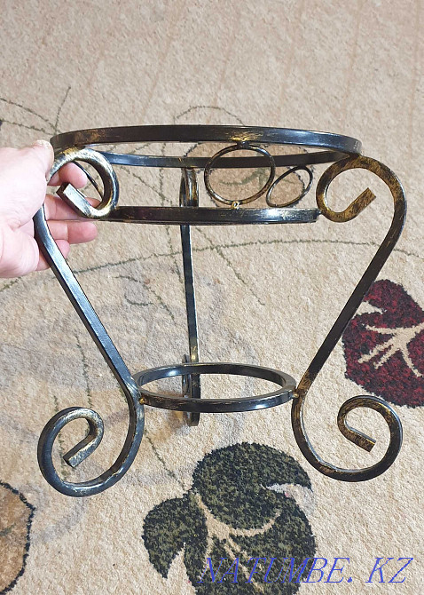 Кованная подставка для цветов Алматы - изображение 2