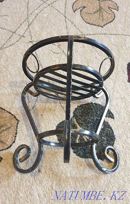 Кованная подставка для цветов Алматы - изображение 3