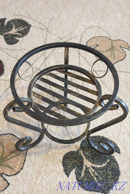 Кованная подставка для цветов Алматы - изображение 1