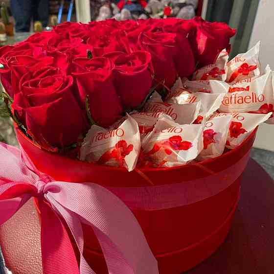 Коробка со сладостями из 21-ой Розы. Доставка цветов №69 Astana