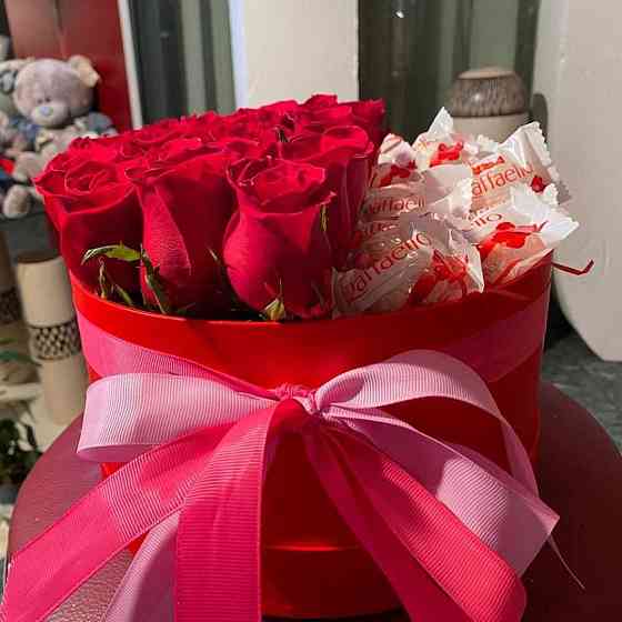 Коробка со сладостями из 21-ой Розы. Доставка цветов №69  Астана