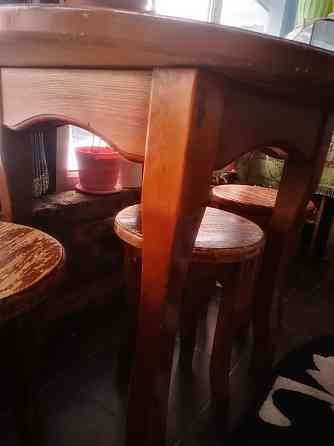 Бабушкин винтажный стол с тремя табуретками  Қарағанды