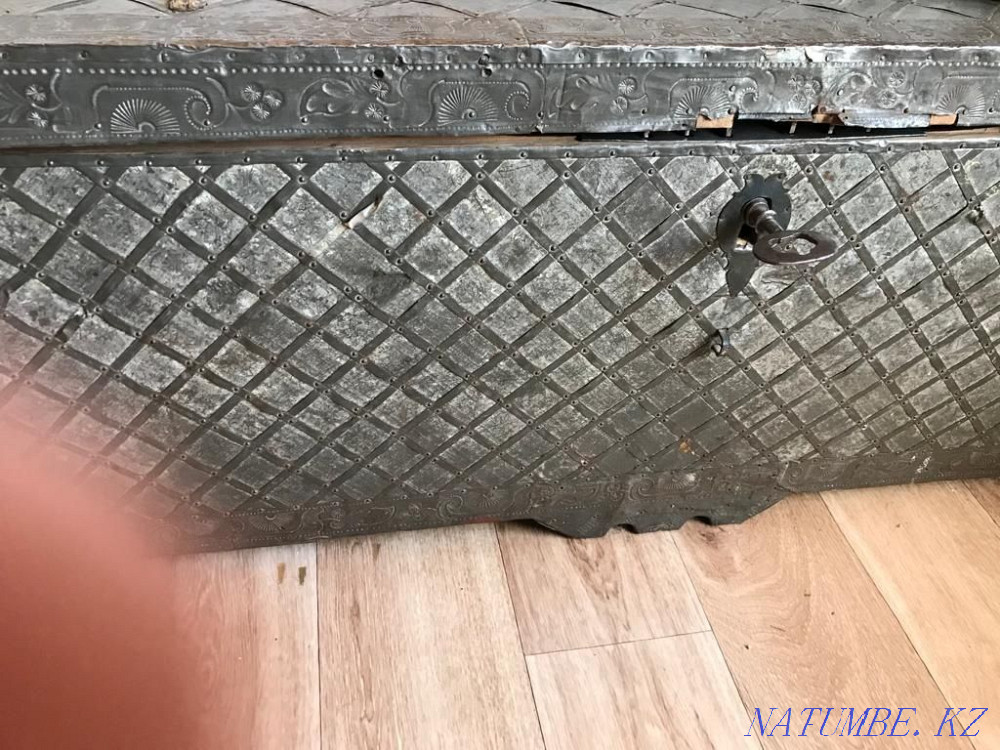 Старинный сундук . Деревянная утварь Семей - изображение 1