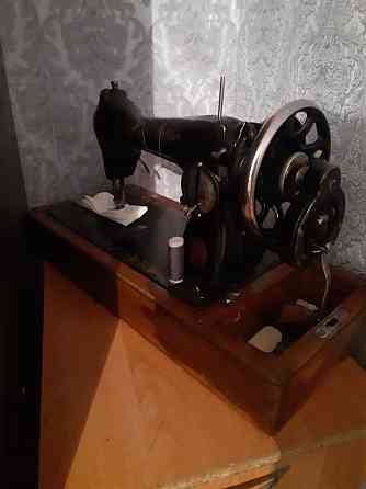 Старинная швейная машинка Семей