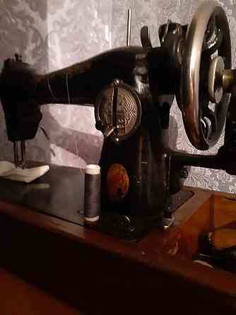 Старинная швейная машинка  отбасы 