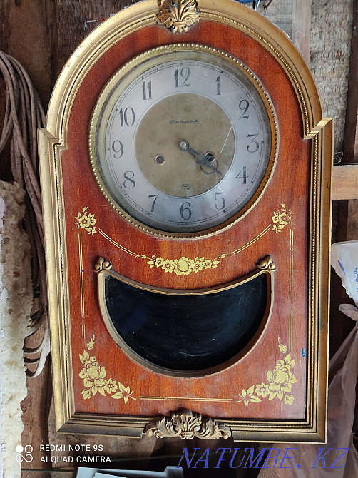 Продам советский часы и книгу терапевтический справочник Бостандык - изображение 1