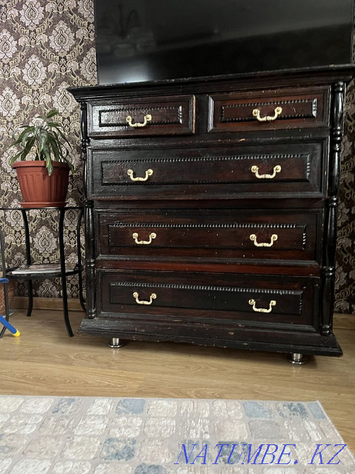 Продам антикварный буфет и комод Усть-Каменогорск - изображение 1