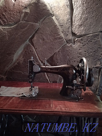 Singer sewing machine for sale. Taraz - photo 2