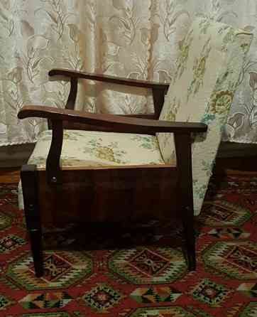 Гарнитур с антресолью с двумя креслами. Производство Румыния. Бук. Taldykorgan