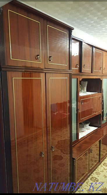 Гарнитур с антресолью с двумя креслами. Производство Румыния. Бук. Талдыкорган - изображение 3