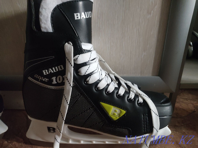 I sell skates size 43, brand new.  - photo 2