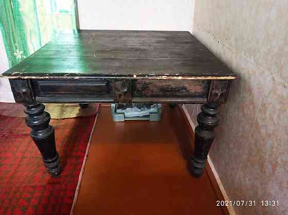 Антикварный стол  Петропавл
