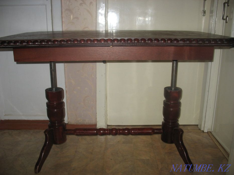 Стол деревянный резной, высота регулируется от 50 до 80 см Астана - изображение 2