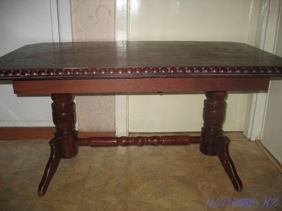 Стол деревянный резной, высота регулируется от 50 до 80 см Астана - изображение 1