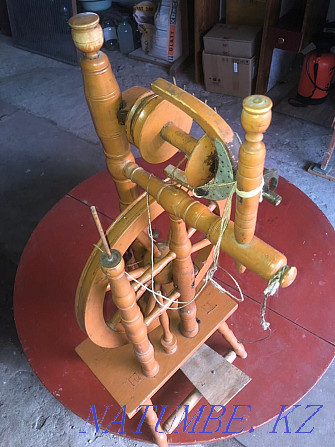Antique foot spinning wheel Kostanay - photo 1