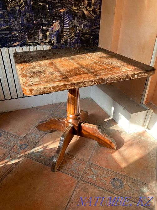 Мен антикварлық жиһаз сатамын: үстел, гардеробтан айна  Алматы - изображение 1