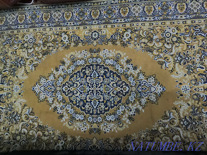 Үлкен кілем сатамын, жасыл размер 3-2 винтаж  Алматы - изображение 1