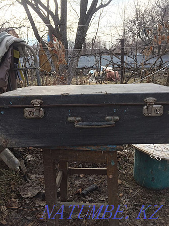 Продам антикварный чемодан из фанеры а Алматы - изображение 1