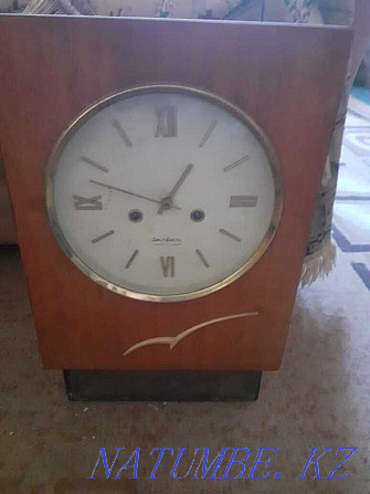 часы с боем дерево Усть-Каменогорск - изображение 1