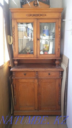 Selling an old wardrobe, the condition is whole, good, all the elements are native! Semey - photo 3
