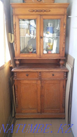 Selling an old wardrobe, the condition is whole, good, all the elements are native! Semey - photo 1