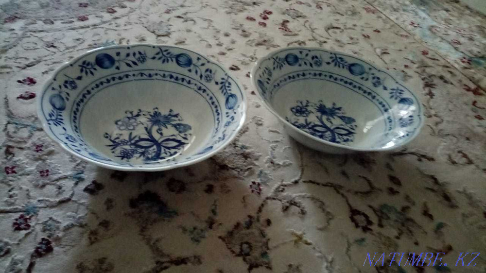 Blue bow GDR 1970-80 hand painted Shymkent - photo 1