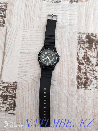Men's watch, wrist, Q'Q, in excellent condition, bargain  - photo 3