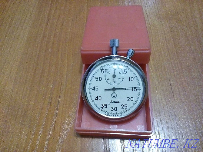 Wrist, pocket, table clocks of the times of the USSR and others Oral - photo 4