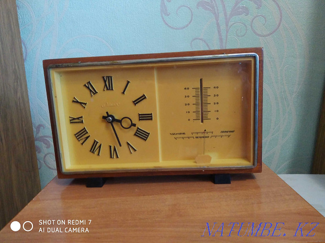 Wrist, pocket, table clocks of the times of the USSR and others Oral - photo 8