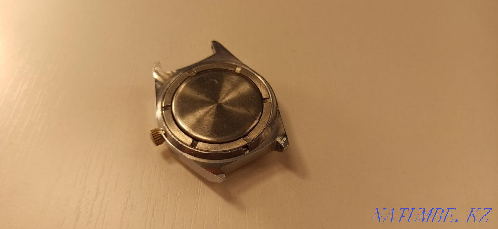 Часы наручные. Raketa. СССР. Механические с датой. Шахтинск - изображение 3