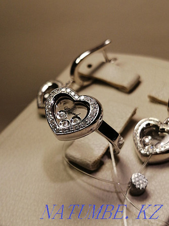 Комплект CHOPARD из белого золота с бриллиантами кольца и серьги Алматы - изображение 2