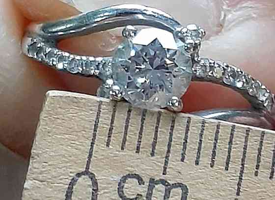 Продам шикарное бриллиантовое кольцо с белым золотом 1 карат Алматы