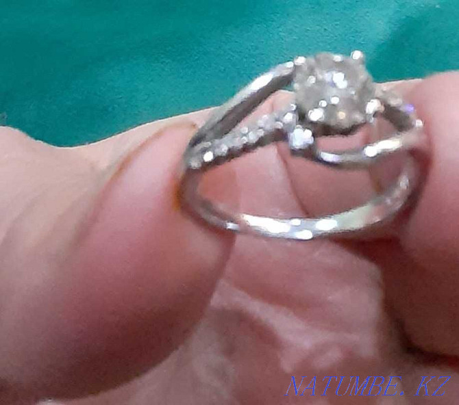 I will sell a chic diamond ring with white gold 1 carat Almaty - photo 2
