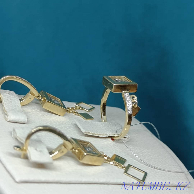Нежный комплект Chopard из желтого золота с бриллиантами Алматы - изображение 7
