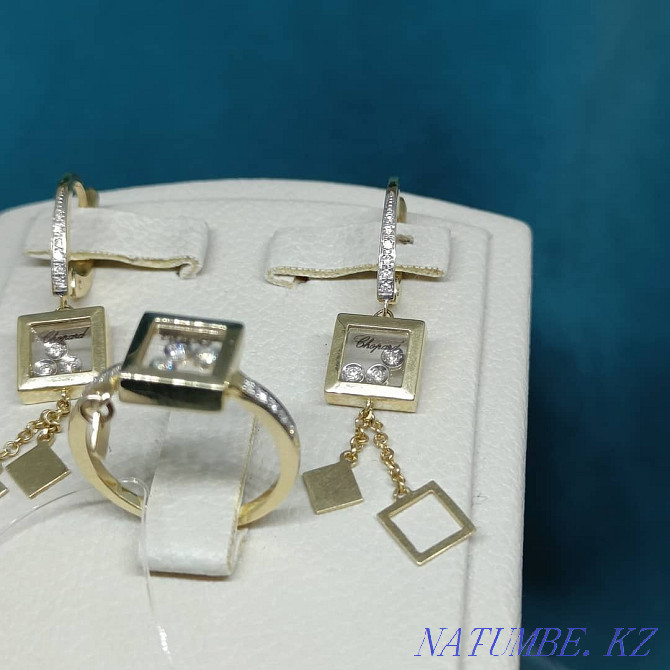 Нежный комплект Chopard из желтого золота с бриллиантами Алматы - изображение 2