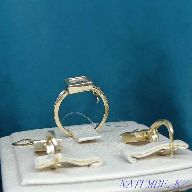 Нежный комплект Chopard из желтого золота с бриллиантами Алматы - изображение 6