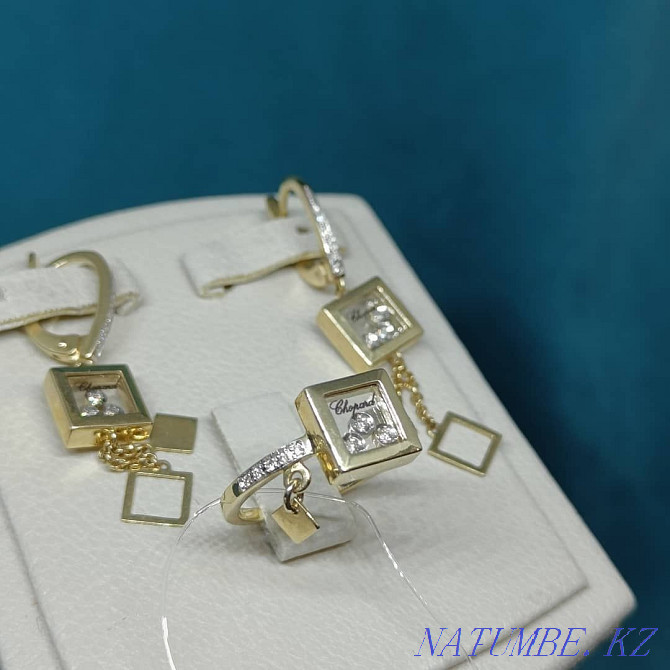 Нежный комплект Chopard из желтого золота с бриллиантами Алматы - изображение 3