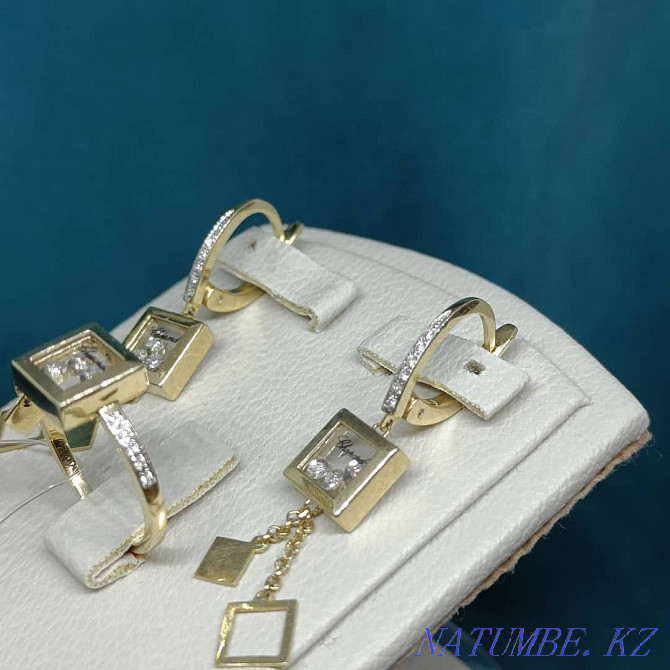 Нежный комплект Chopard из желтого золота с бриллиантами Алматы - изображение 8